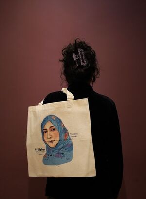 TOTE BAG TAWAKKUL KARMAN