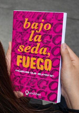 BAJO LA SEDA, FUEGO