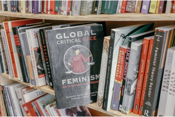U-Tópicas: la única librería feminista en la Ciudad de México—Local MX